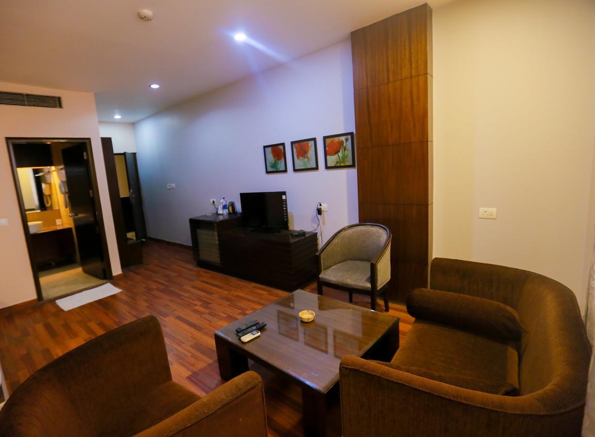 Cs Boutique Hotel Faridabad Eksteriør billede